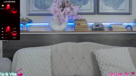 Snapshot of musedollx chatting on 09.15.25 Luna online show from 09.15.25