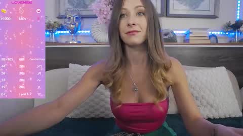 Snapshot of musedollx chatting on 09.26.25 Luna online show from 09.26.25