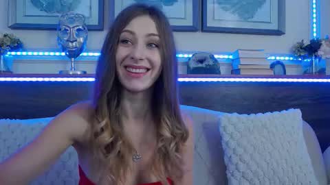 Snapshot of musedollx chatting on 10.06.25 Luna online show from 10.06.25