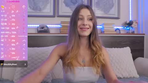 Snapshot of musedollx chatting on 10.13.25 Luna online show from 10.13.25