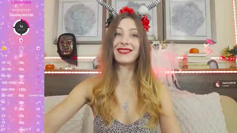 Snapshot of musedollx chatting on 10.19.25 Luna online show from 10.19.25