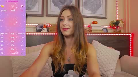 Snapshot of musedollx chatting on 10.25.25 Luna online show from 10.25.25