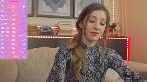 Snapshot of musedollx chatting on 11.12.25 Luna online show from 11.12.25