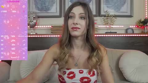 Snapshot of musedollx chatting on 11.16.25 Luna online show from 11.16.25