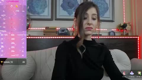 Snapshot of musedollx chatting on 11.20.25 Luna online show from 11.20.25