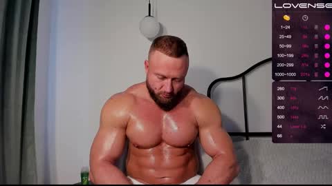 Snapshot of musscle_king chatting on 12.07.24 Artemius online show from 12.07.24