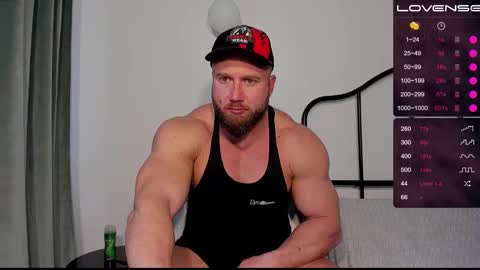 Snapshot of musscle_king chatting on 12.08.24 Artemius online show from 12.08.24