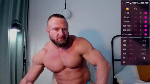 Snapshot of musscle_king chatting on 10.19.25 Artemius online show from 10.19.25