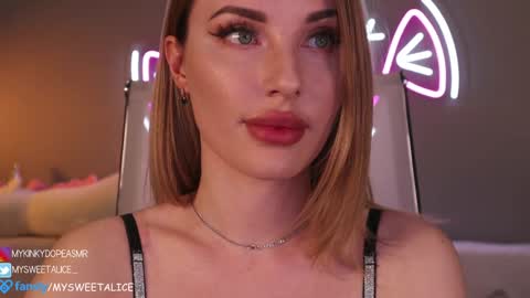 Snapshot of my__sweet__alice chatting on 12.08.24 mysweetalice online show from 12.08.24
