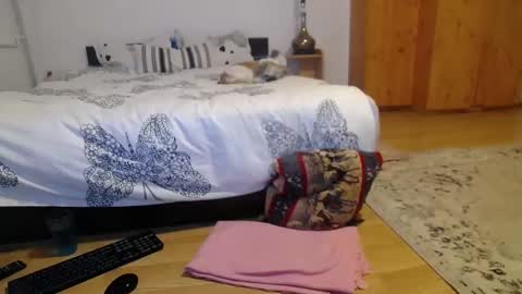 Mia kane online show from 12.17.24