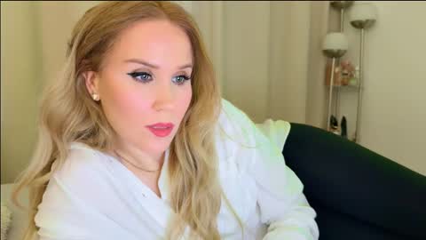 Mya-be Yours P online show from 02.21.25