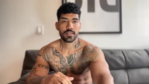 Snapshot of myke_esthetic chatting on 01.02.25 Myke esthetic online show from 01.02.25