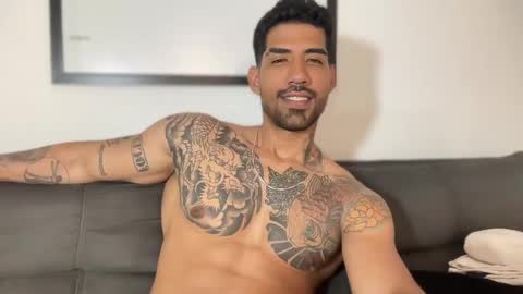 Snapshot of myke_esthetic chatting on 01.28.25 Myke esthetic online show from 01.28.25