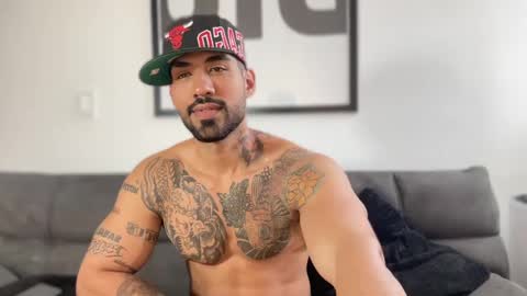 Snapshot of myke_esthetic chatting on 02.26.25 Myke esthetic online show from 02.26.25