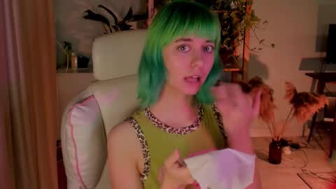 Snapshot of mylaweb chatting on 10.05.25 MylaFlores online show from 10.05.25