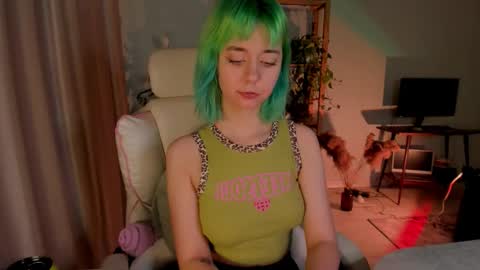 Snapshot of mylaweb chatting on 10.12.25 MylaFlores online show from 10.12.25