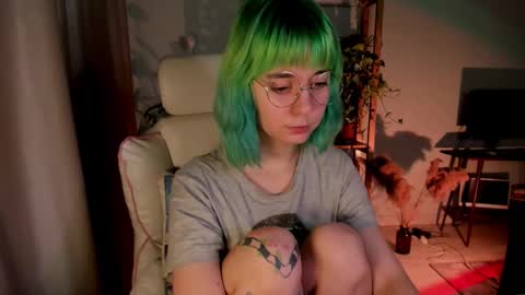 Snapshot of mylaweb chatting on 10.14.25 MylaFlores online show from 10.14.25