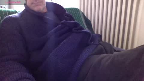 Snapshot of mynakedbeach chatting on 01.21.25 Bi sexy guy lovense hush is on private is open or password show tip if you like. online show from 01.21.25