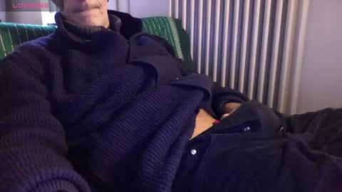 Snapshot of mynakedbeach chatting on 01.27.25 Bi sexy guy lovense hush is on private is open or password show tip if you like. online show from 01.27.25