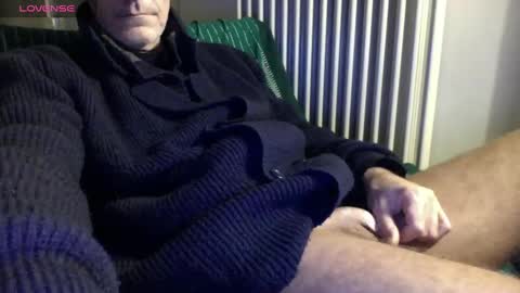 Snapshot of mynakedbeach chatting on 01.27.25 Bi sexy guy lovense hush is on private is open or password show tip if you like. online show from 01.27.25