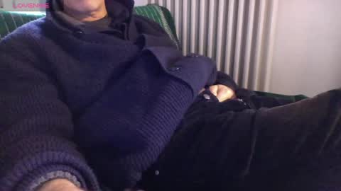 Snapshot of mynakedbeach chatting on 02.05.25 Bi sexy guy lovense hush is on private is open or password show tip if you like. online show from 02.05.25