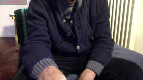 Snapshot of mynakedbeach chatting on 11.21.25 Bi sexy guy lovense hush is on private is open or password show tip if you like. online show from 11.21.25