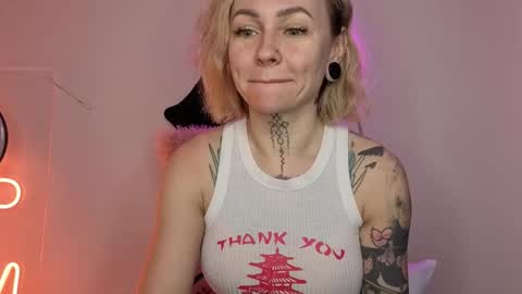 Snapshot of mysterious_twist chatting on 03.19.26 mysterious_twist online show from 03.19.26