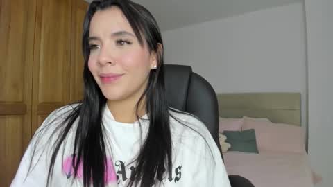 Snapshot of mysteyes chatting on 10.17.25 Elena online show from 10.17.25