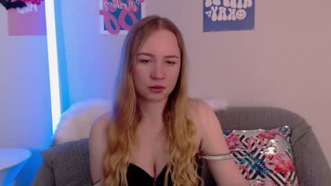 Snapshot of mystic_barbie chatting on 11.07.25 Barbie online show from 11.07.25