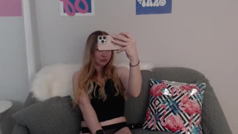 Snapshot of mystic_barbie chatting on 11.14.25 Barbie online show from 11.14.25