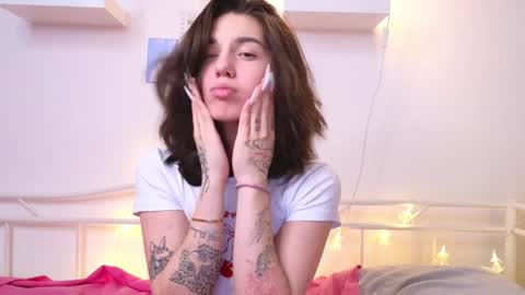 Snapshot of mystica_ chatting on 01.11.25 MILLI online show from 01.11.25