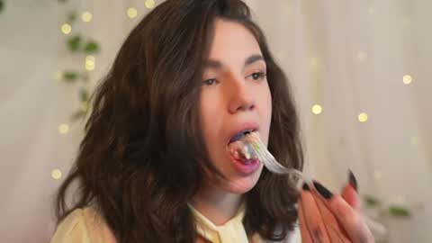 Snapshot of mystica_ chatting on 02.04.25 MILLI online show from 02.04.25