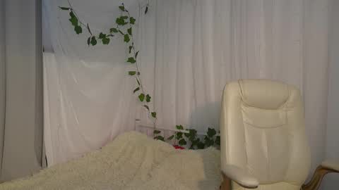 Snapshot of mystica_ chatting on 02.24.25 MILLI online show from 02.24.25