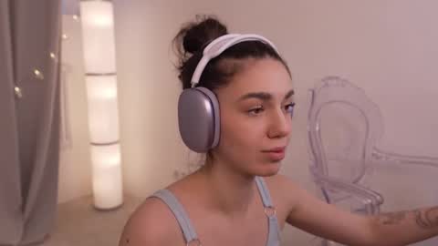 Snapshot of mystica_ chatting on 02.28.25 MILLI online show from 02.28.25