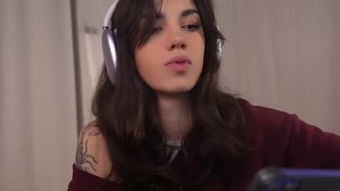 Snapshot of mystica_ chatting on 11.13.25 MILLI online show from 11.13.25