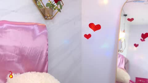 Snapshot of naamah_b chatting on 02.15.25 naamah_b online show from 02.15.25