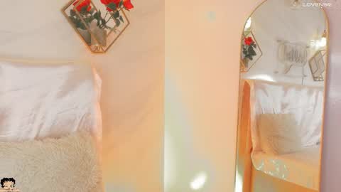 Snapshot of naamah_b chatting on 09.26.25 naamah_b online show from 09.26.25