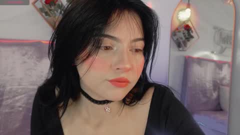 Snapshot of naamah_b chatting on 11.25.25 naamah_b online show from 11.25.25