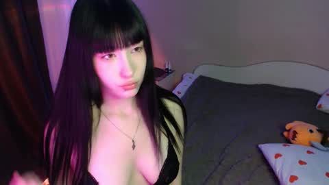 Naemi online show from 10.16.25