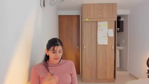 independent model online show from 12.23.24