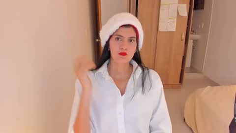 independent model online show from 12.24.24