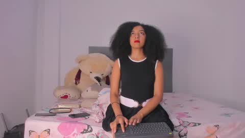 Snapshot of nahomi_miller_ chatting on 01.17.25 Laura online show from 01.17.25