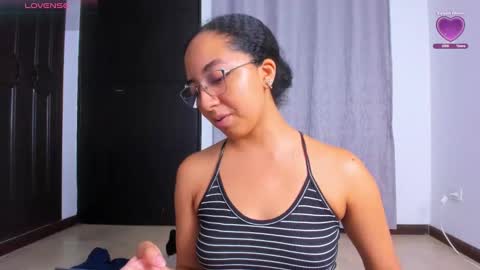 Snapshot of nahomi_miller_ chatting on 10.01.25 Laura online show from 10.01.25