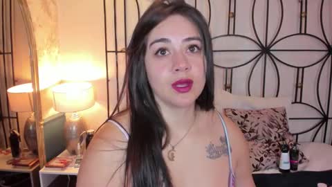 Nahomi  online show from 10.16.25