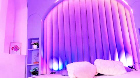  VICTORIA  online show from 02.15.25