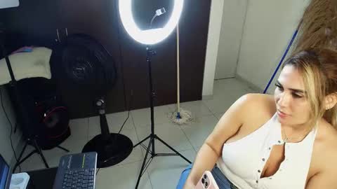 Snapshot of nahomiross chatting on 02.27.26 NahomiRoss online show from 02.27.26