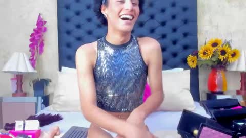 Nahomi  online show from 09.17.25