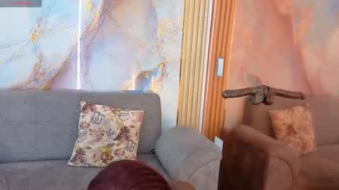 Snapshot of nahomy_smith11_aws chatting on 11.04.25 Nahomy online show from 11.04.25