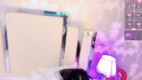 Nahomy Roberts online show from 11.24.25