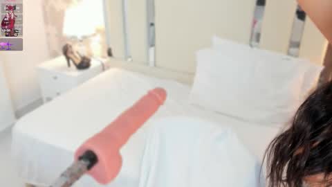 Nahomy Roberts online show from 02.05.26